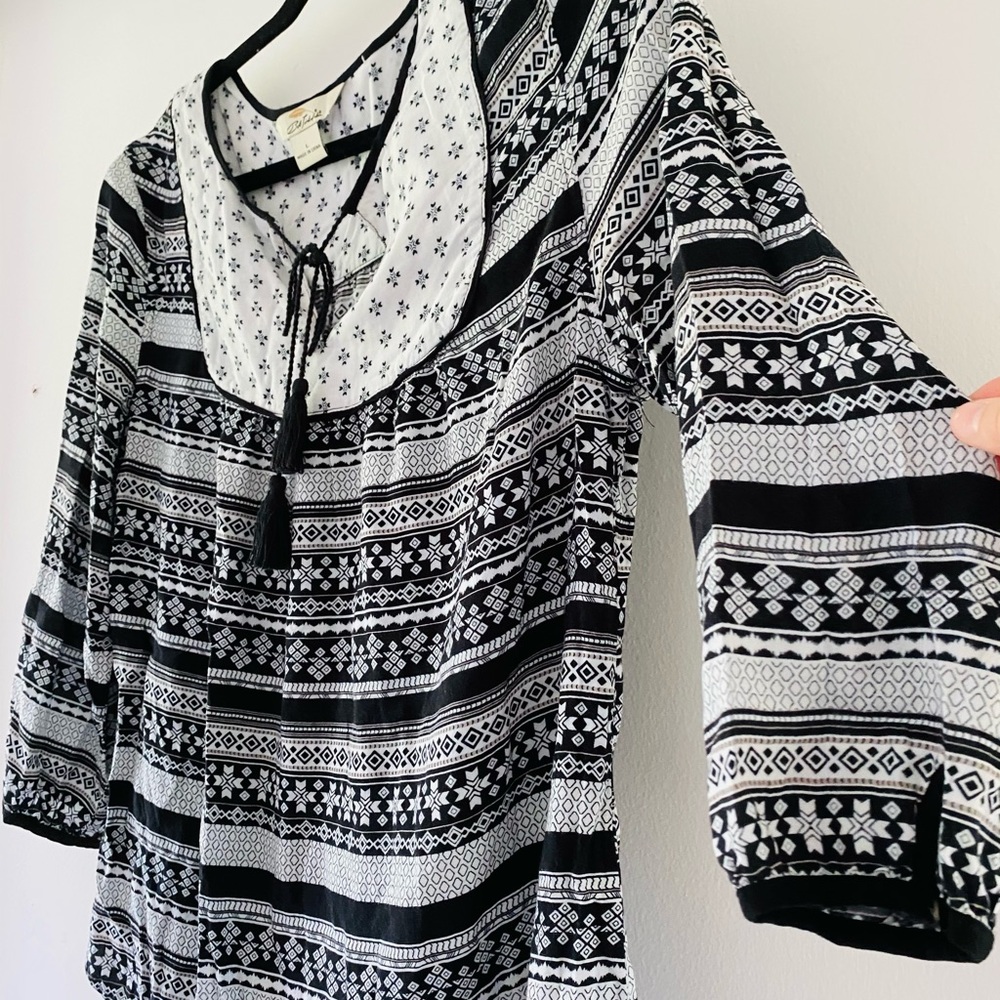 Patterned n’ Tied Top - Picture 2 of 4